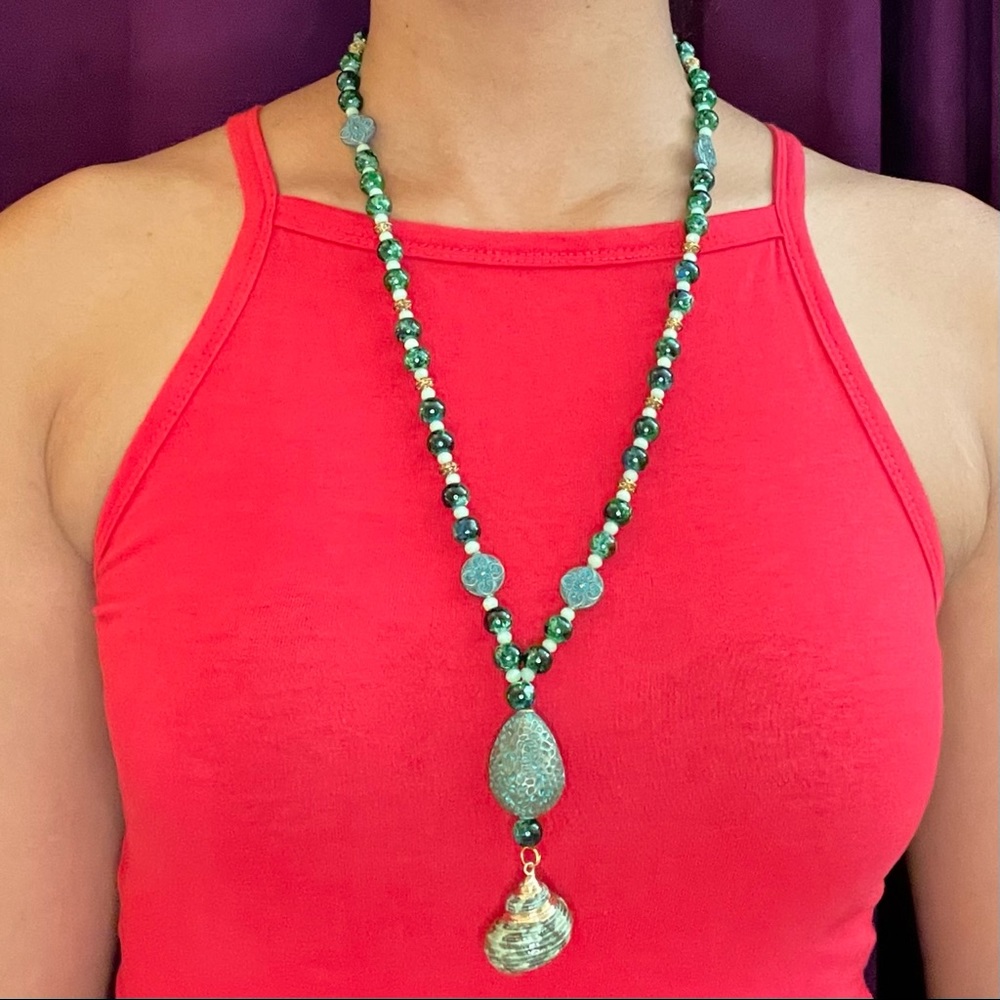 SHELL & ARTISTIC BEAD STATION NECKLACE - BRAND NEW - HOLISTIC JEWELRY